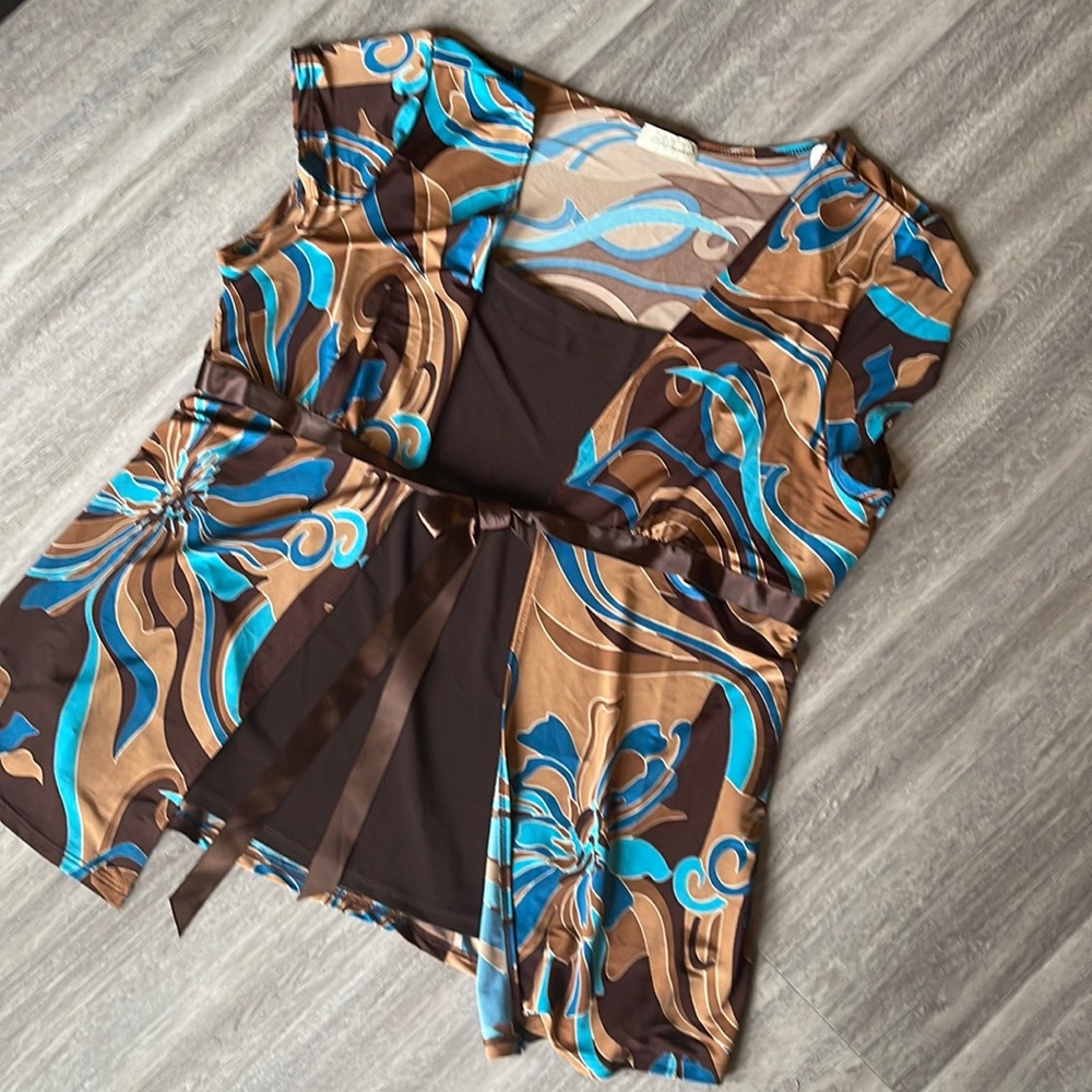 Banabee Women’s Top With Bow